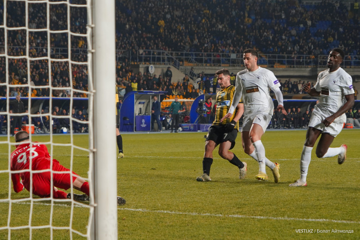 Жоржиньо в матче 