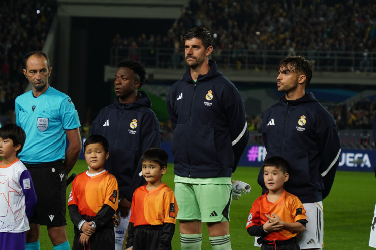 Винисиус, Куртуа и Асенсио перед матчем 