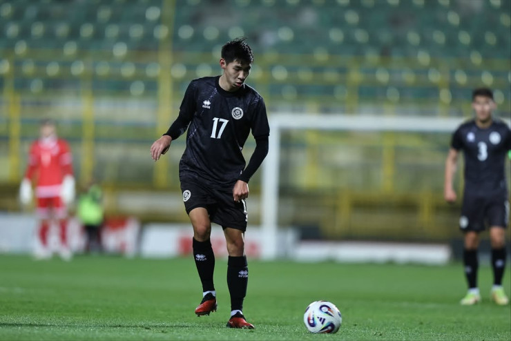 Дамир Касабулат в матче Фарерские острова - Казахстан