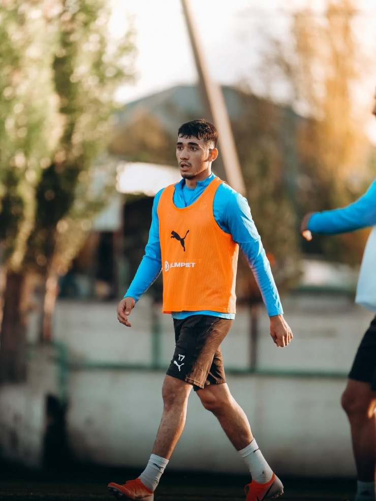 Зикрилло Султаниязов на тренировке