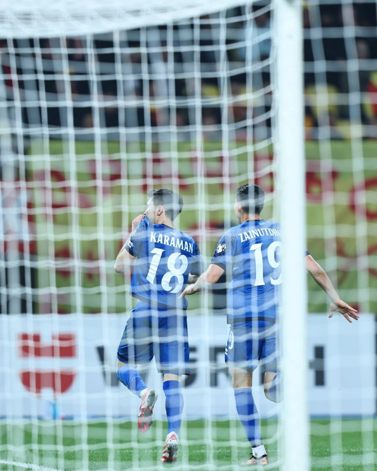 Динмухамед Караман празднует гол в ворота сборной Северной Македонии