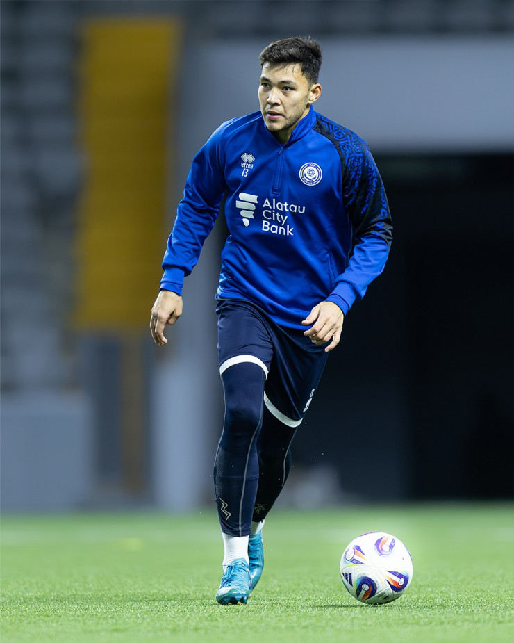 Талгат Кусяпов на тренировке сборной Казахстана
