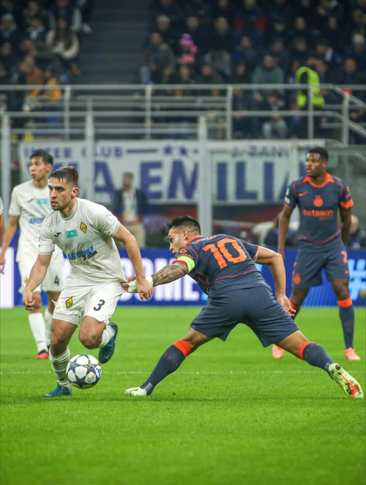 Луиш Мата и Лаутаро Мартинес в матче 