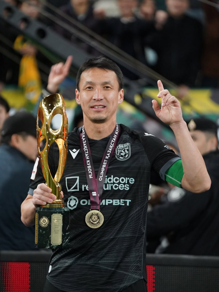 Асхат Тагыберген с Кубком Казахстана-2025