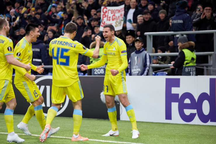 Дмитрий Шомко празднует гол в ворота 