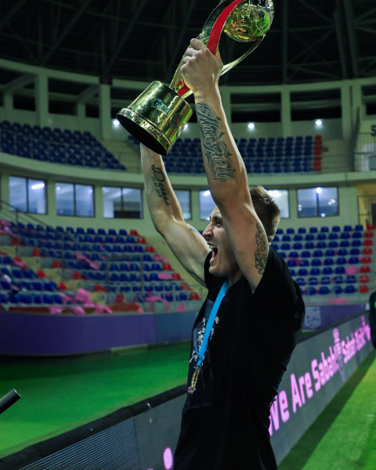 Стас Покатилов с Кубком Азербайджана-2025