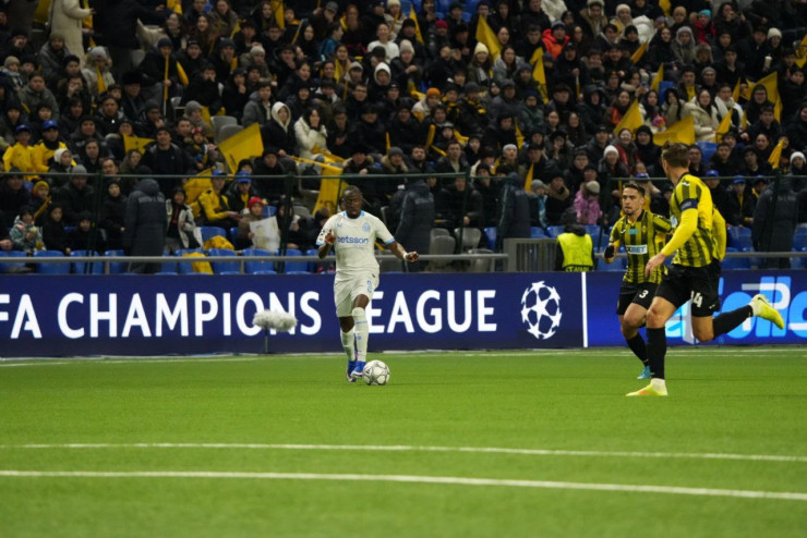 Карлуш Форбс в матче с 