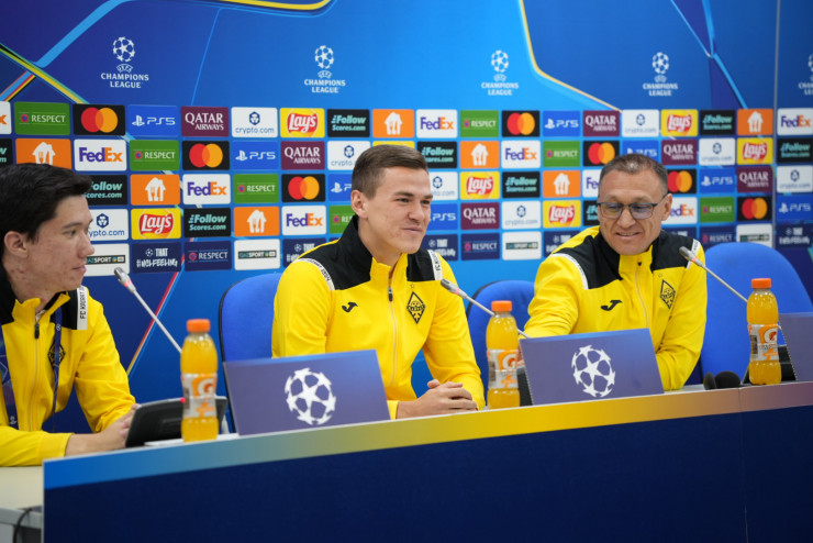 Александр Мрынский и Рафаэль Уразбахтин на предматчевой пресс-конференции до игры с 