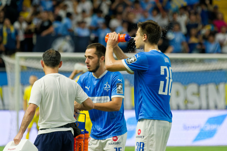 Футболисты