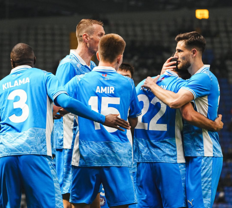 Футболисты 