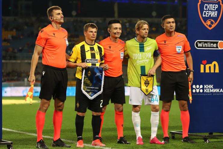 Андрей Аршавин и Анатолий Тимощук перед матчем