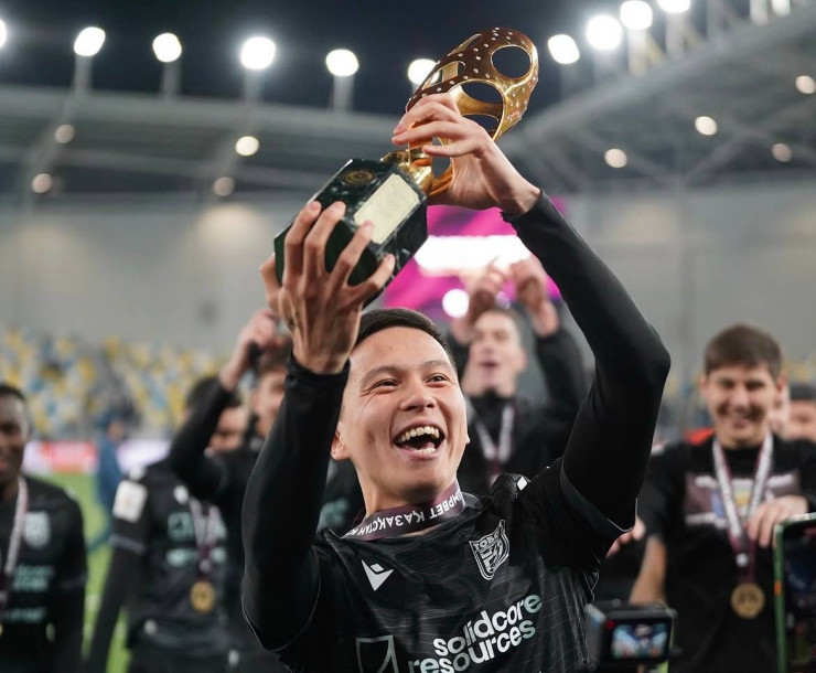 Жаслан Жумашев с Кубком Казахстана