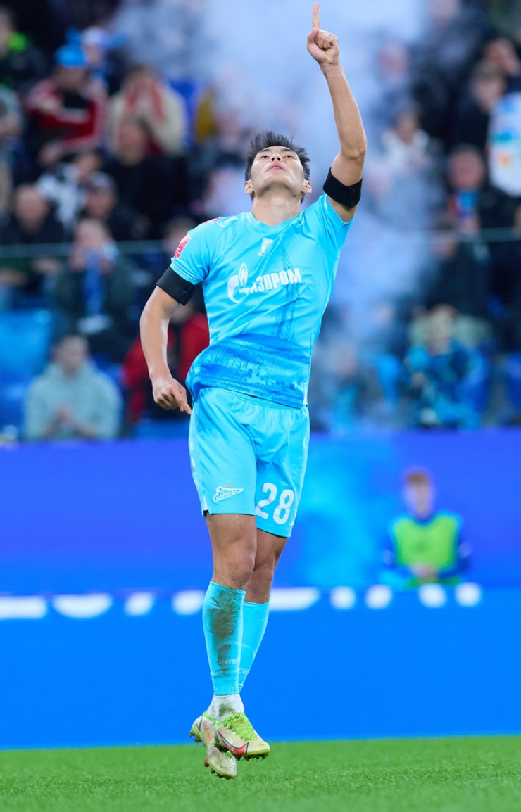 Нуралы Алип празднует забитый пенальти