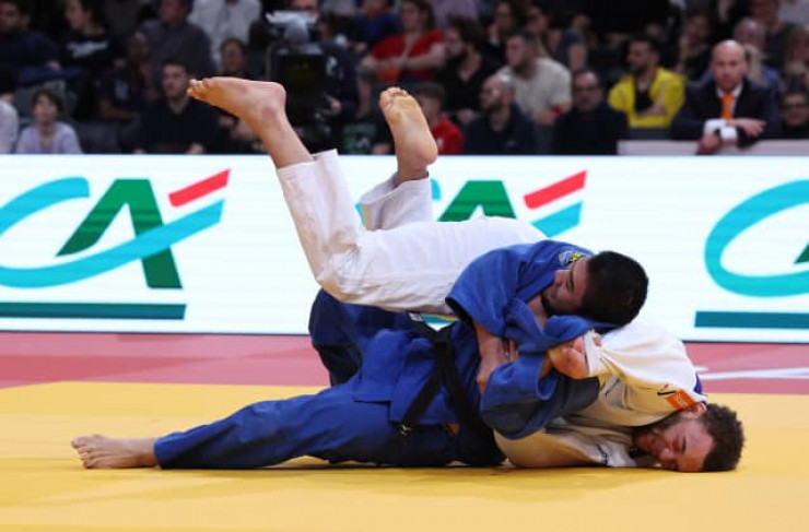 Схватка получилась упорной и перешла в период 