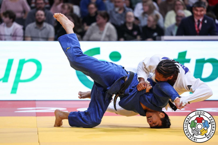 В первый соревновательный день в весовой категории до 60 килограммов в тройку призеров вошел Аман Бахытжан.